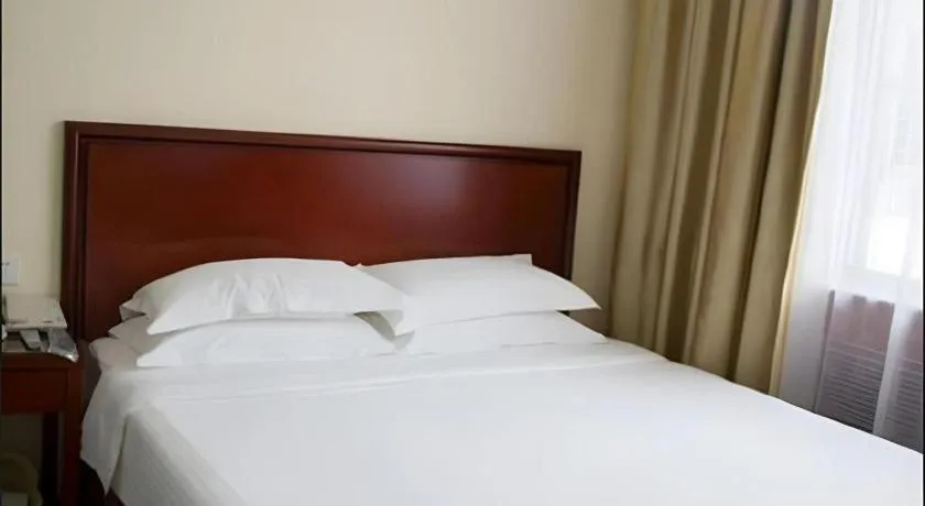 Bed in GreenTree Inn Anhui Fuyang Funan East Huaihe Road Express Hotel