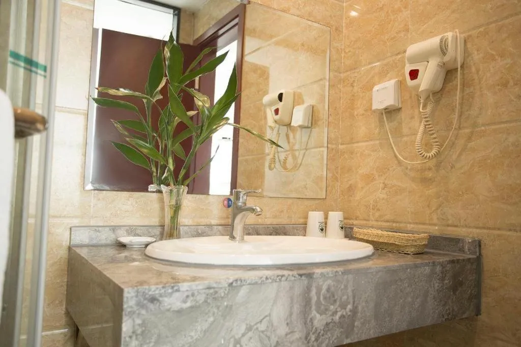 GreenTree Inn Anhui Fuyang Funan East Huaihe Road Express Hotel