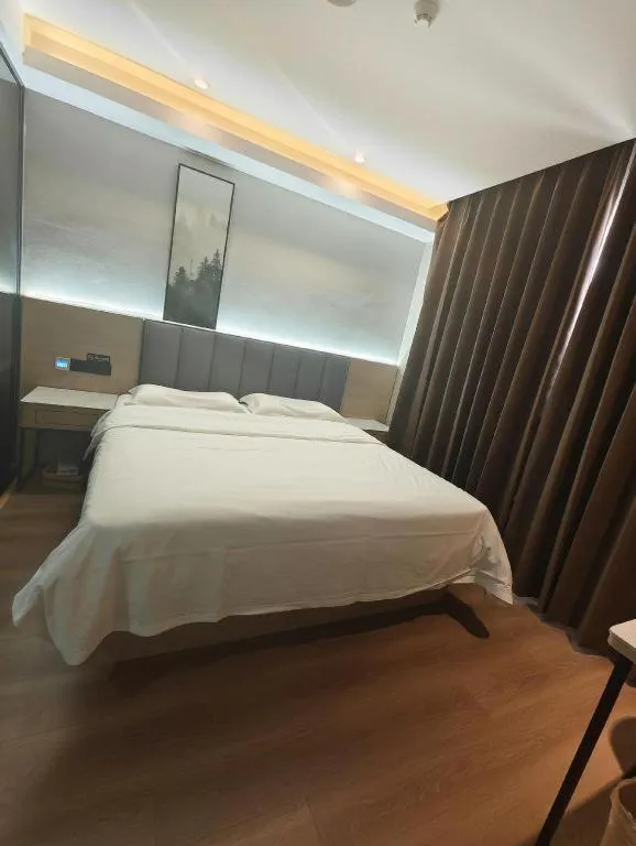 Bed in Vatica Tianjin Jinghai Bus Station Home World Plaza Hotel