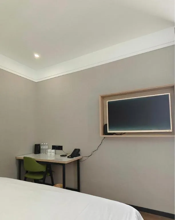 Bed in Vatica Tianjin Jinghai Bus Station Home World Plaza Hotel