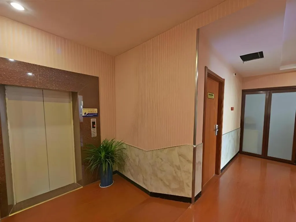 GreenTree Alliance Jiangsu Yangzhou Hanjiang Middle Road Libao Square Hotel