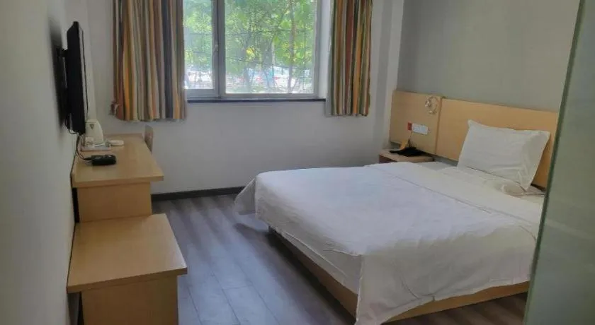 Bed in 7 Days Inn Tianjin Ancient Cultural Street Jinshiqiao Metro Station