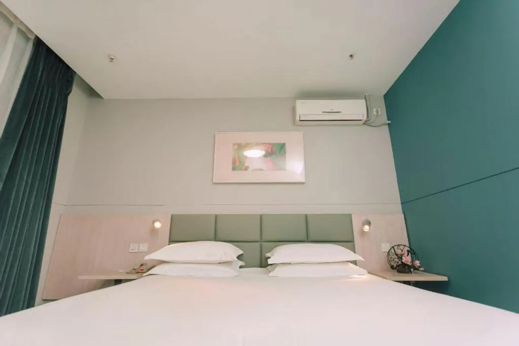 Bed in Jinjiang Inn Baotou Salaqi Railway Station