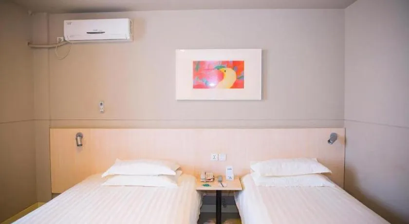 Bed in Jinjiang Inn Baotou Salaqi Railway Station