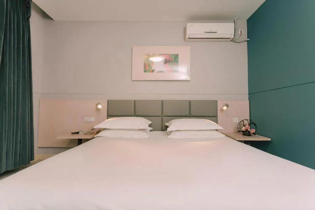 Bed in Jinjiang Inn Baotou Salaqi Railway Station