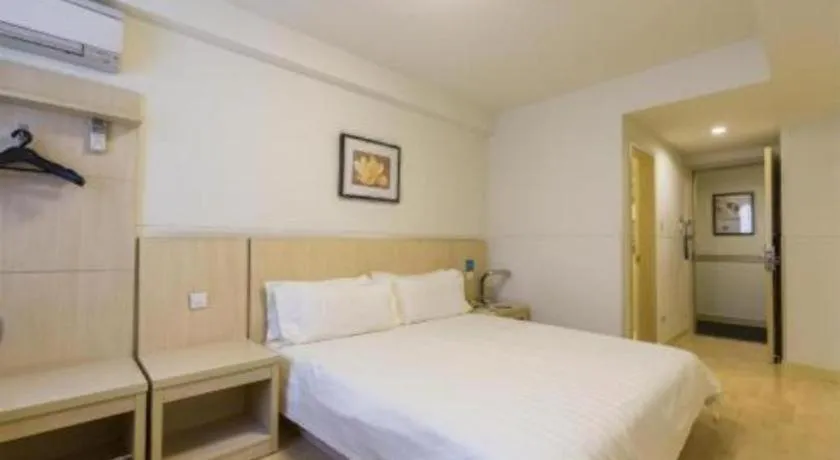 Bed in Jinjiang Inn Baotou Salaqi Railway Station