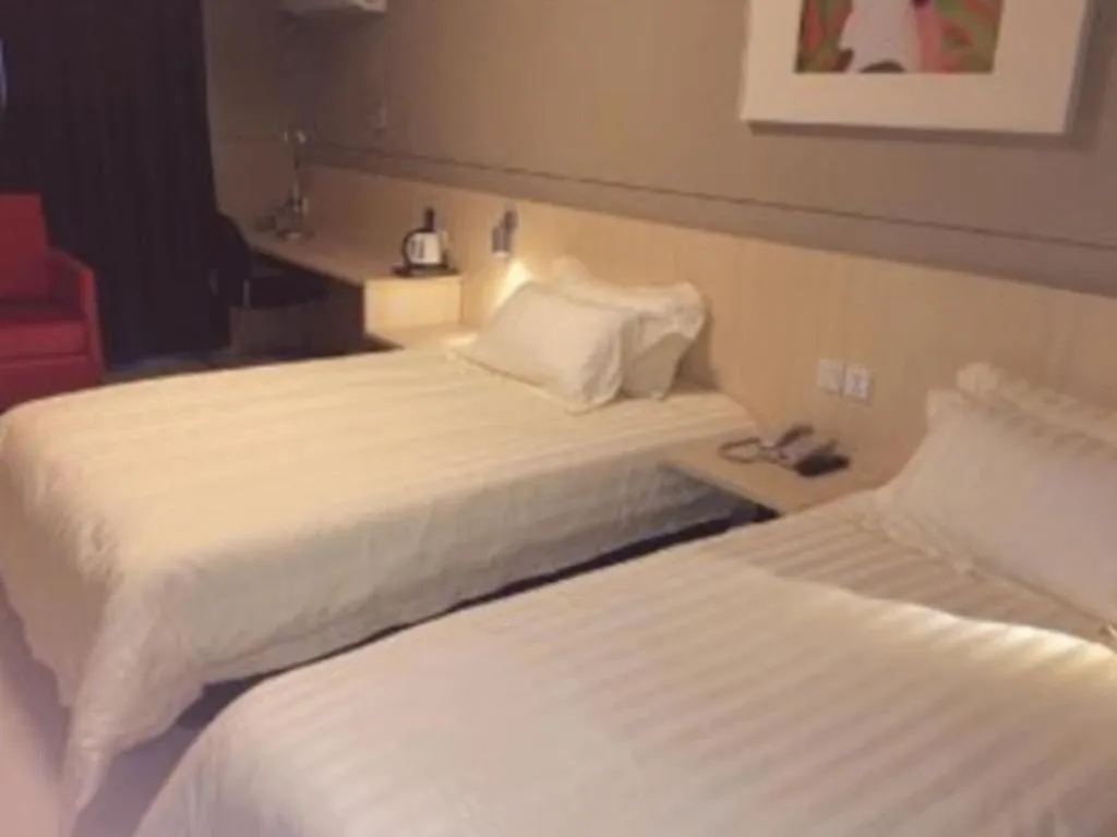 Bed in Jinjiang Inn Baotou Salaqi Railway Station