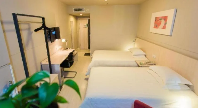 Bed in Jinjiang Inn Hohhot Dazhao Hospital Metro Station