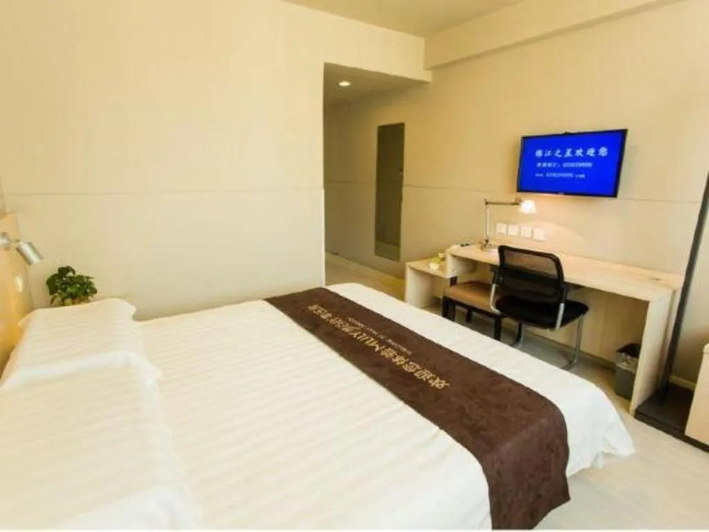 Bed in Jinjiang Inn Hohhot Dazhao Hospital Metro Station