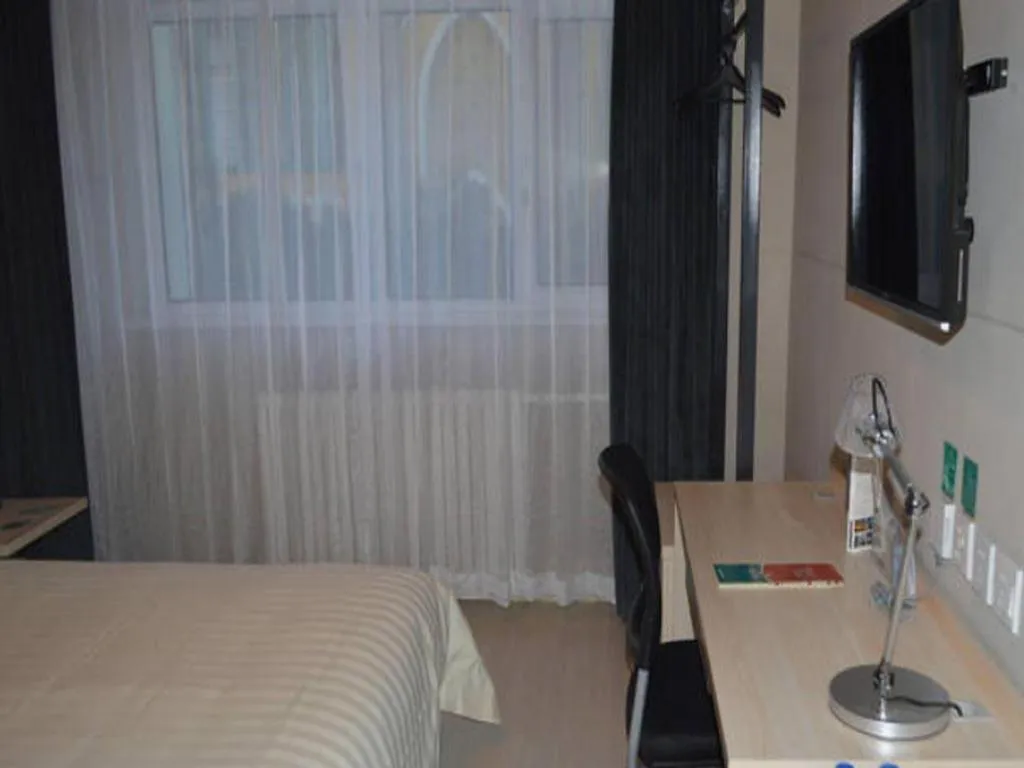 Bed in Jinjiang Inn Hohhot Dazhao Hospital Metro Station