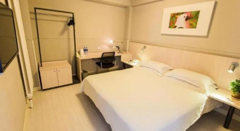 Bed in Jinjiang Inn Hohhot Dazhao Hospital Metro Station