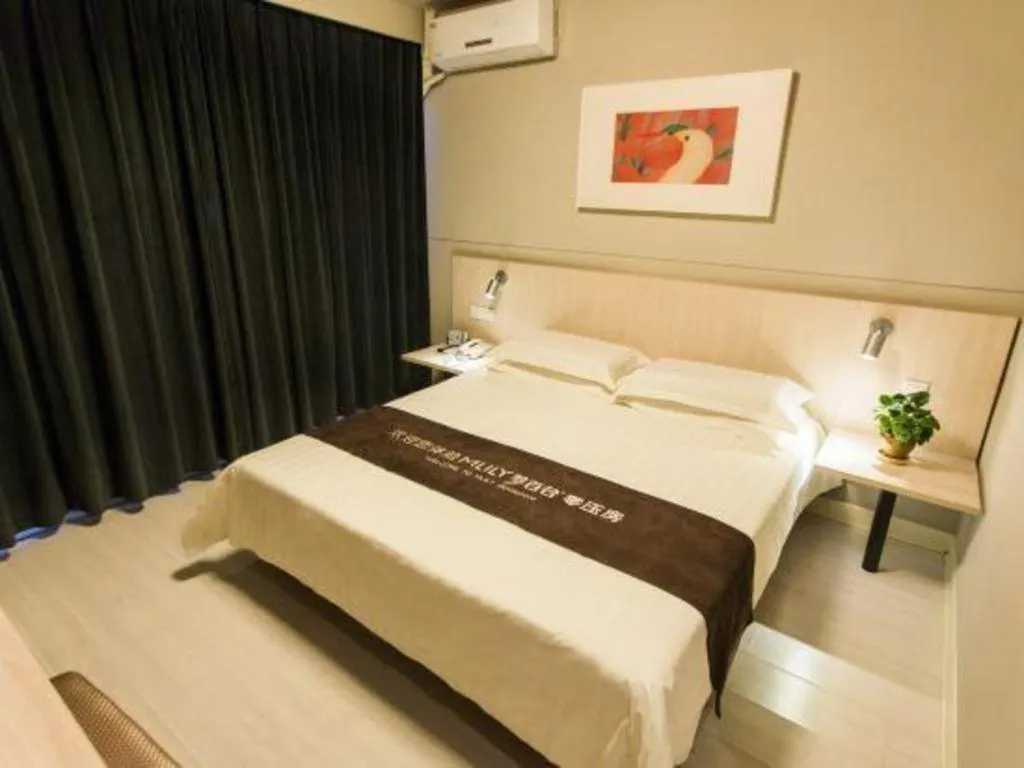 Bed in Jinjiang Inn Hohhot Dazhao Hospital Metro Station