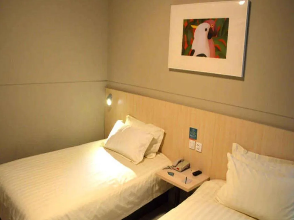 Bed in Jinjiang Inn Hohhot Dazhao Hospital Metro Station