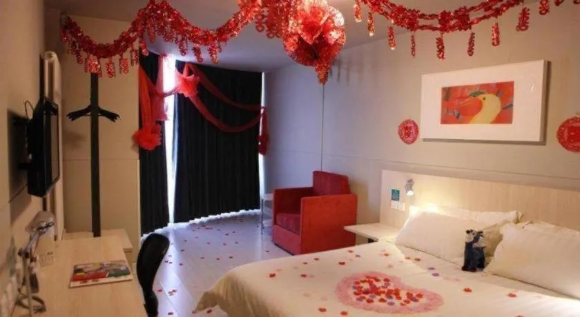 Bed in Jinjiang Inn Hohhot Dazhao Hospital Metro Station