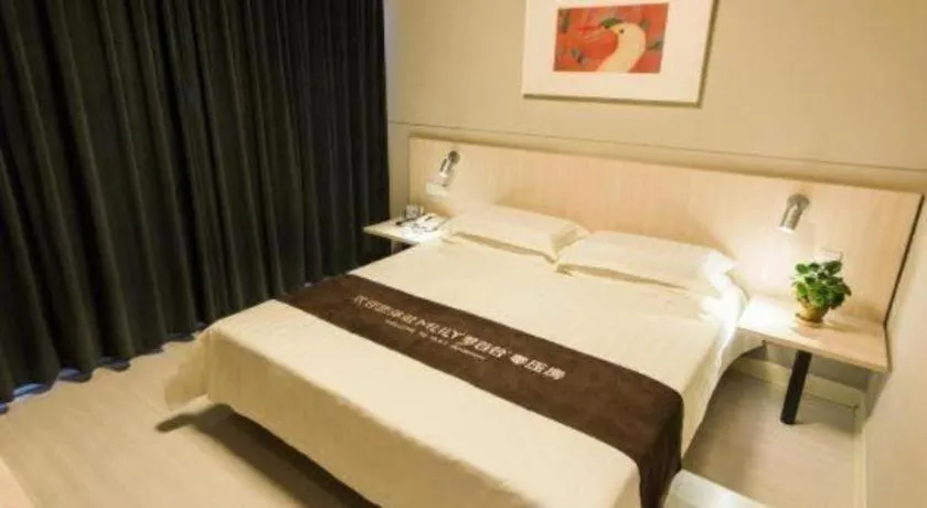 Bed in Jinjiang Inn Hohhot Dazhao Hospital Metro Station