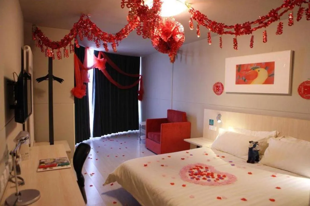 Bed in Jinjiang Inn Hohhot Dazhao Hospital Metro Station