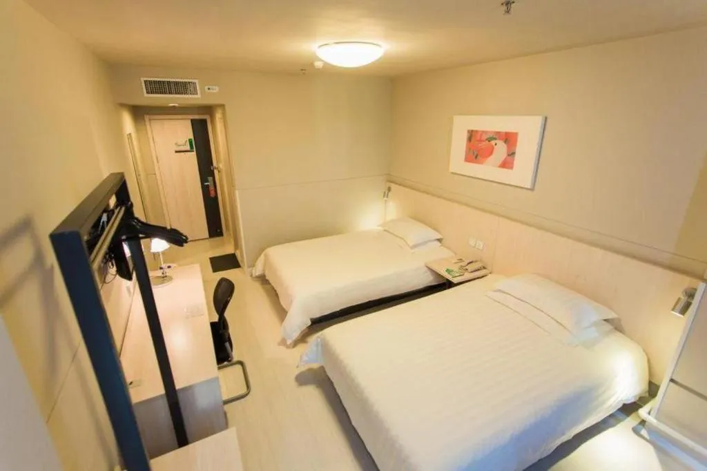 Bed in Jinjiang Inn Hohhot Dazhao Hospital Metro Station