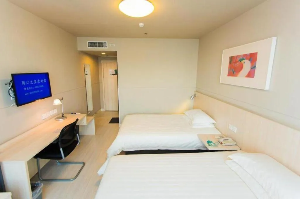 Bed in Jinjiang Inn Hohhot Dazhao Hospital Metro Station