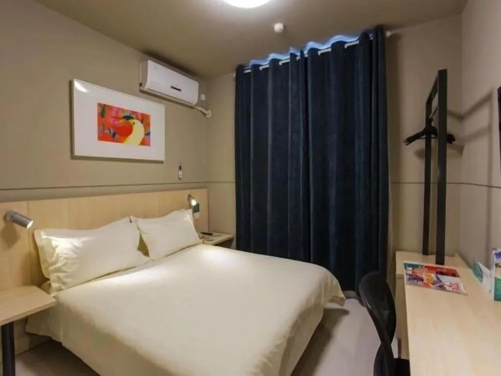 Bed in Jinjiang Inn Hotel Tianjin Xinkai Road Branch