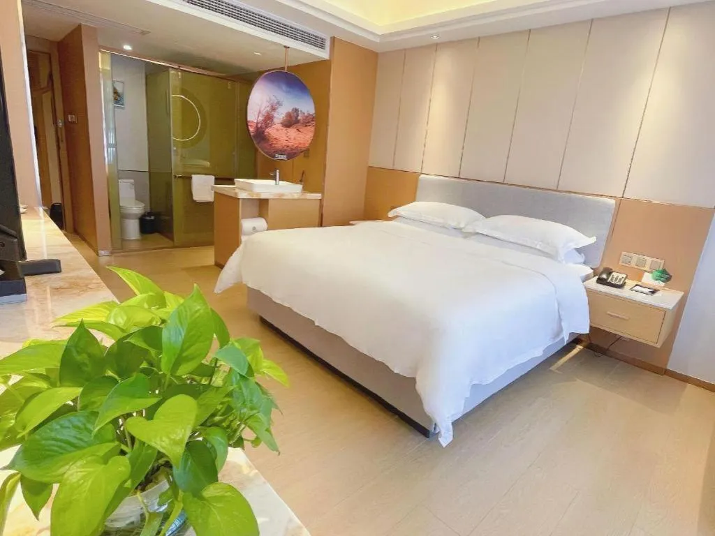 Bed in Guangzhou Rongjin hotel