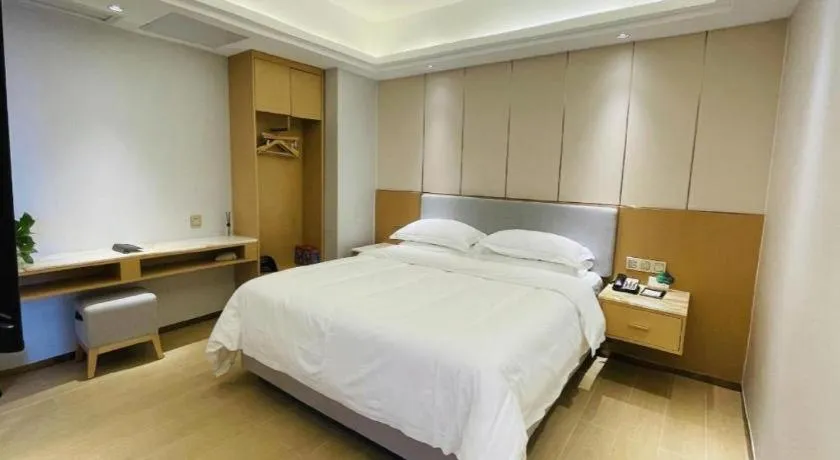 Bed in Guangzhou Rongjin hotel