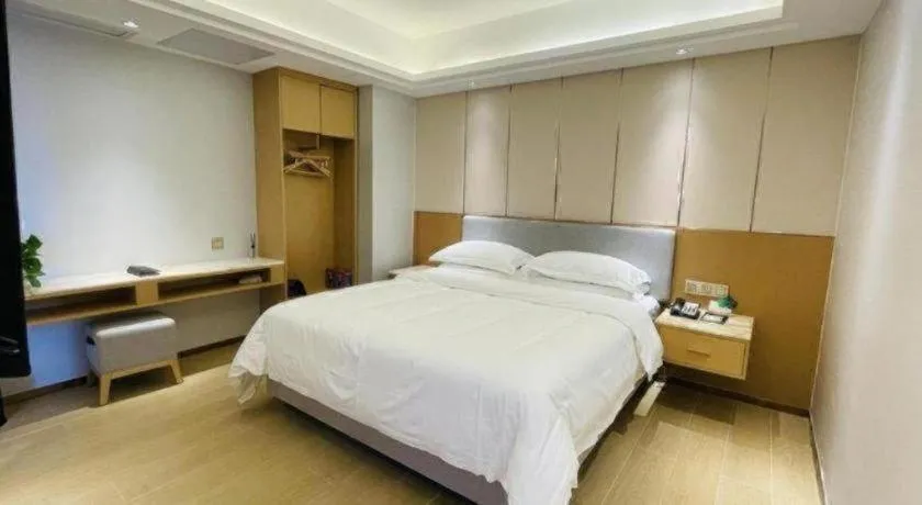 Bed in Guangzhou Rongjin hotel