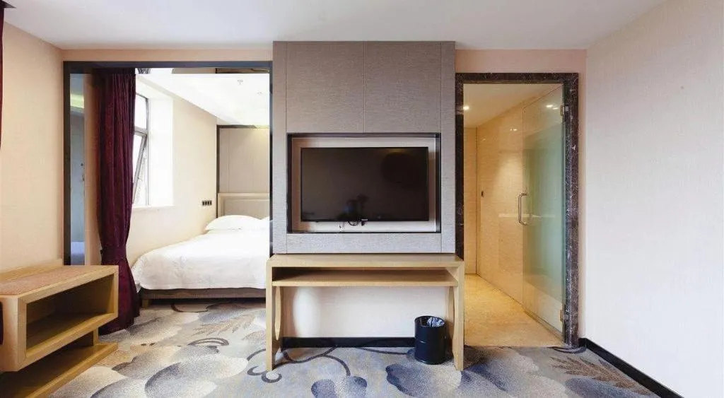 Bed in Guangzhou Rongjin hotel