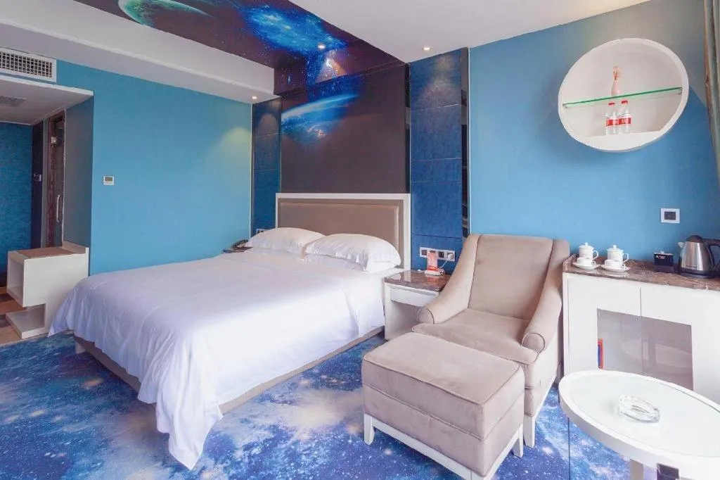 Bed in Guangzhou Rongjin hotel