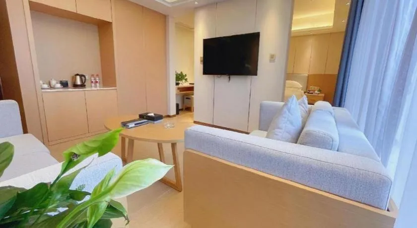 Bed in Guangzhou Rongjin hotel