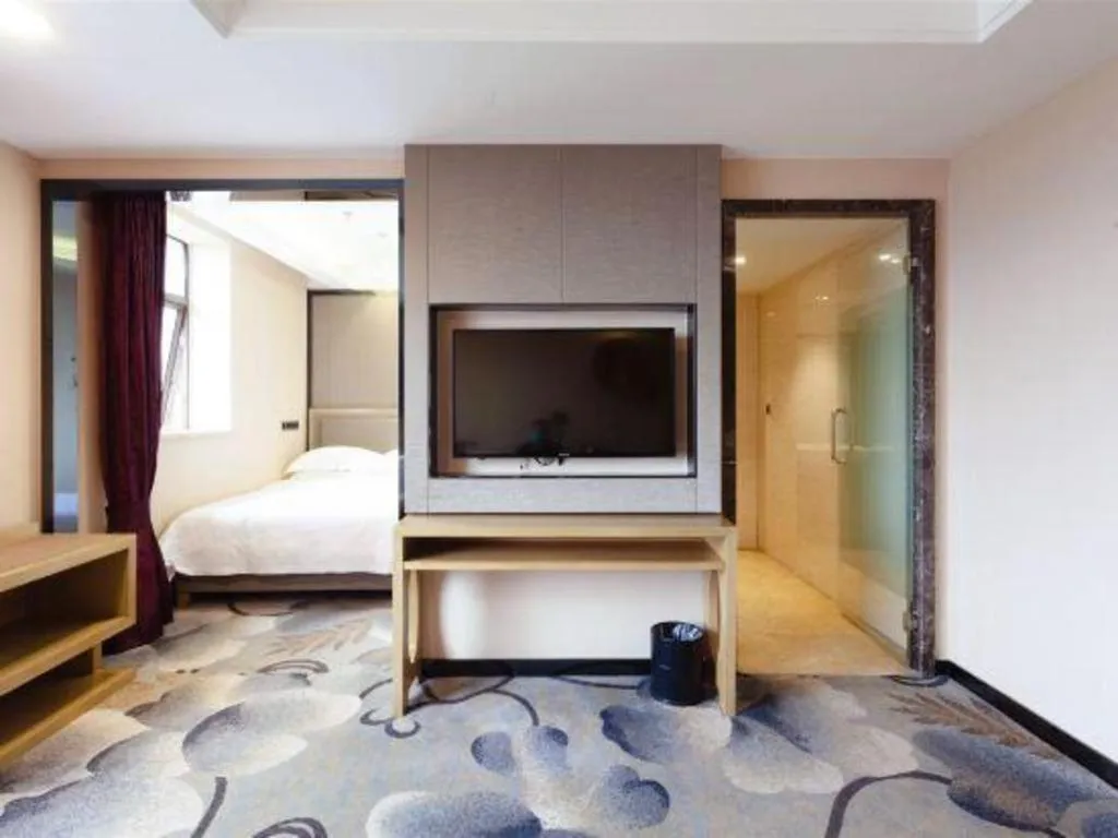 Bed in Guangzhou Rongjin hotel