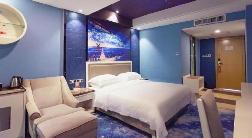 Bed in Guangzhou Rongjin hotel