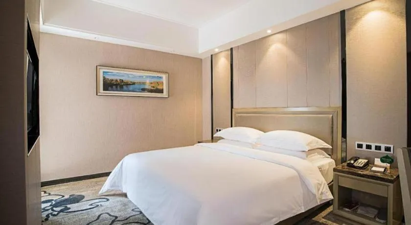 Bed in Guangzhou Rongjin hotel