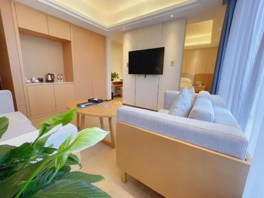 Bed in Guangzhou Rongjin hotel