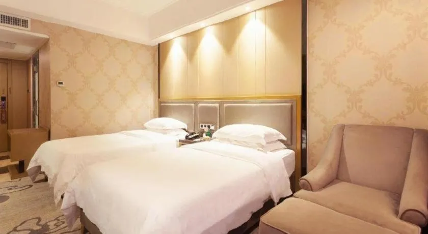 Bed in Guangzhou Rongjin hotel