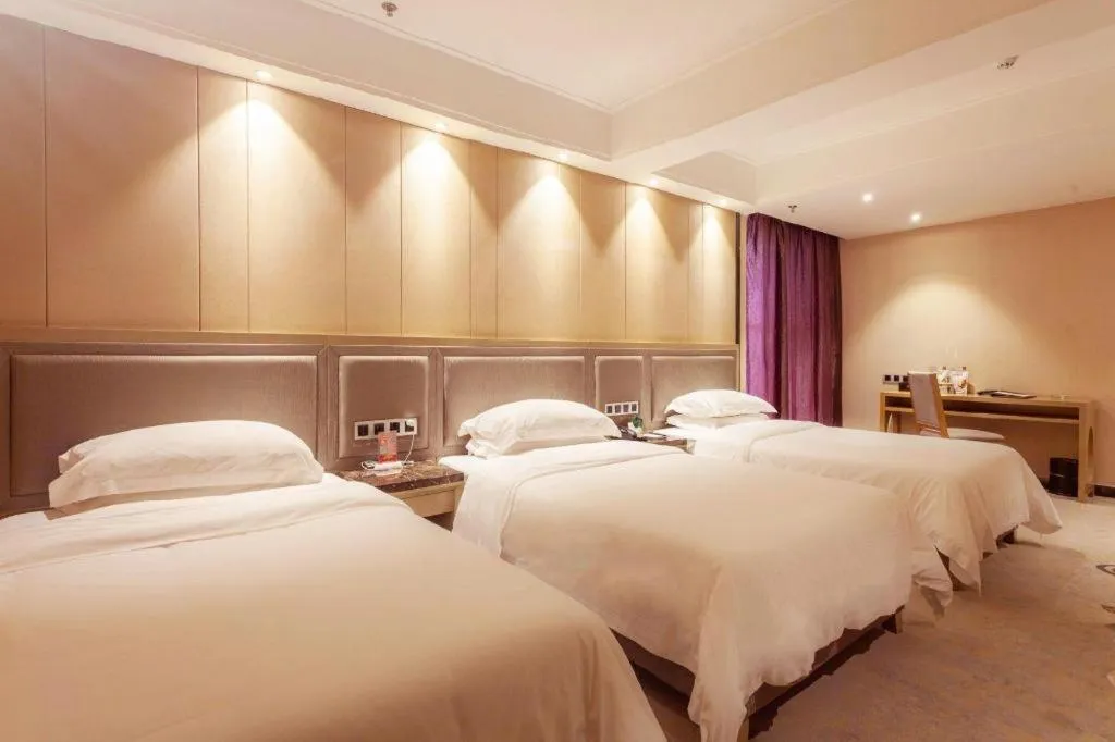 Bed in Guangzhou Rongjin hotel