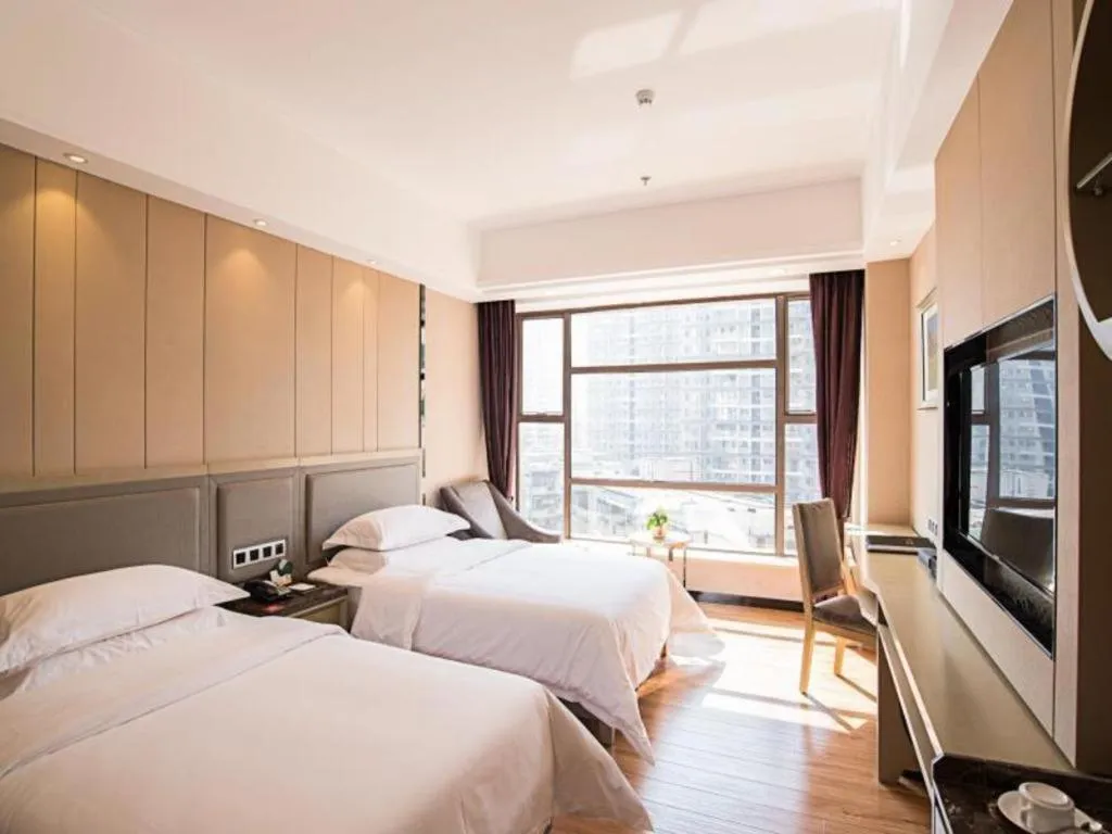 Bed in Guangzhou Rongjin hotel