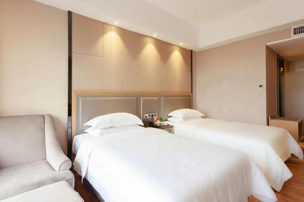 Bed in Guangzhou Rongjin hotel
