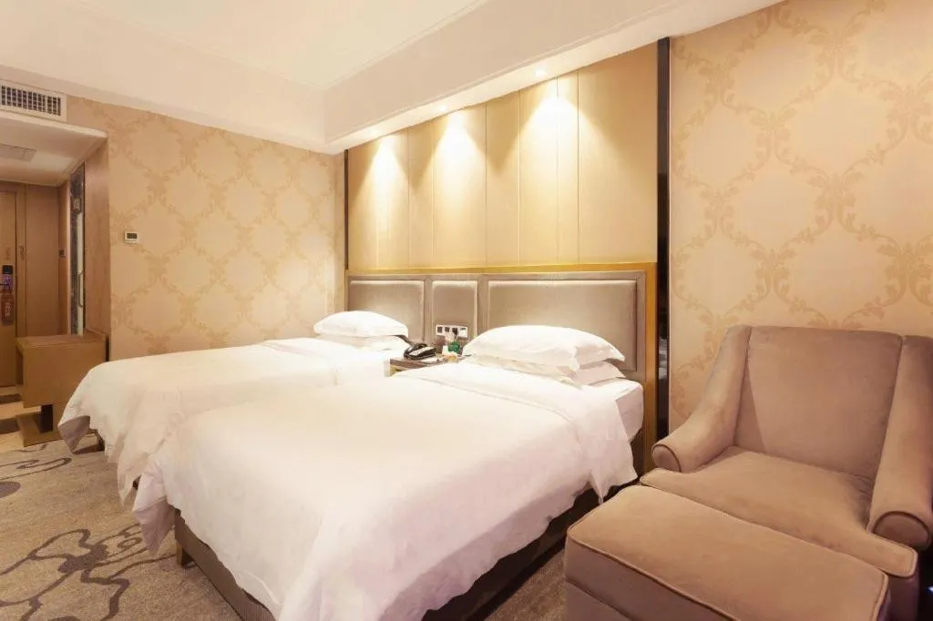 Bed in Guangzhou Rongjin hotel