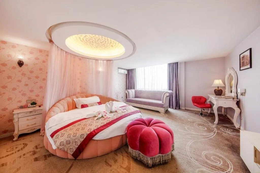 Bed in Guangzhou Impression Hotel