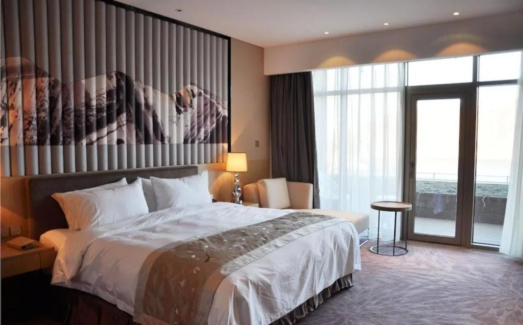 Bed in CITIC Jinling Hotel