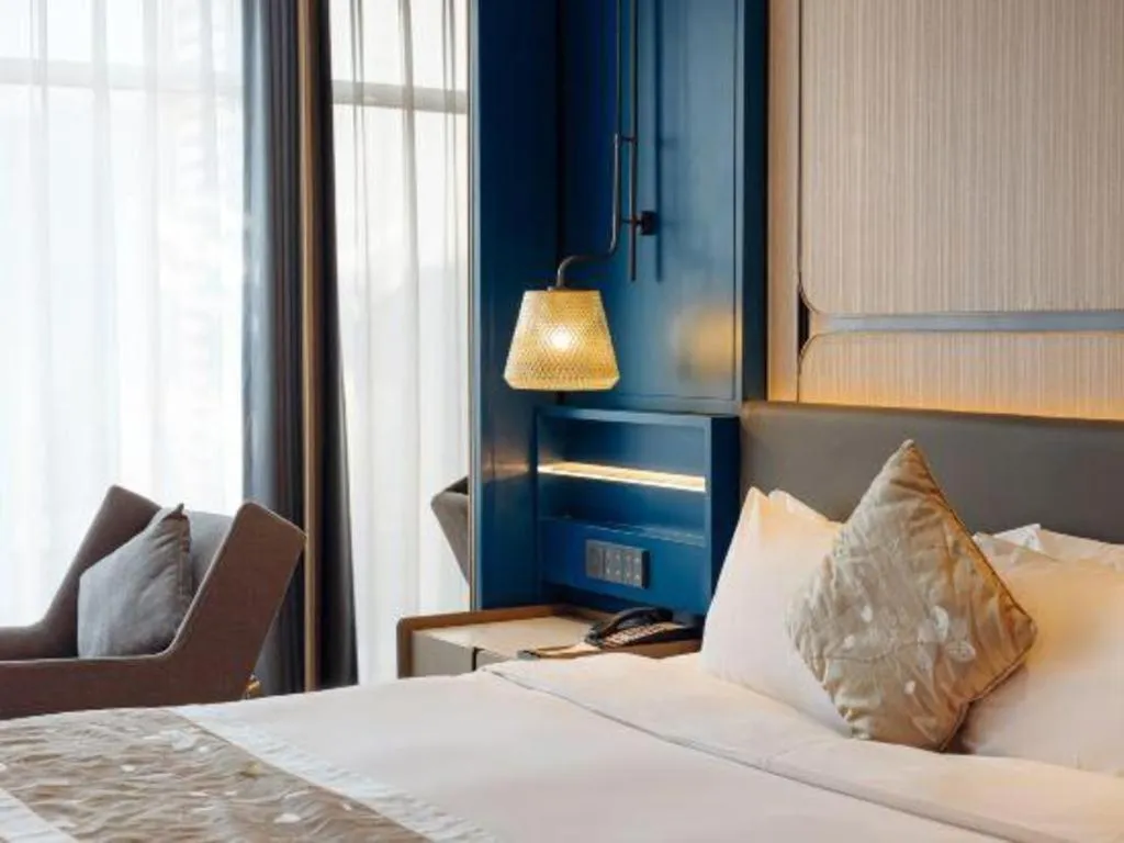 Bed in CITIC Jinling Hotel