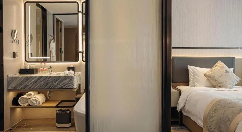 Bed in CITIC Jinling Hotel