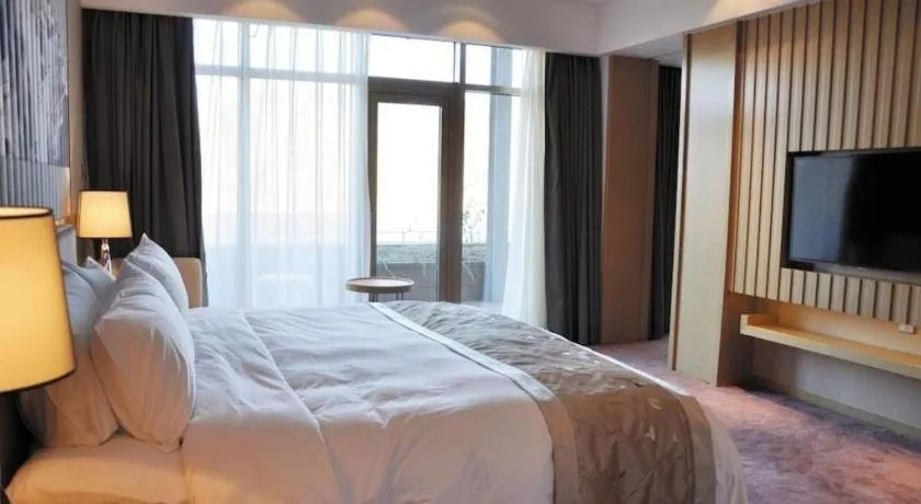 Bed in CITIC Jinling Hotel