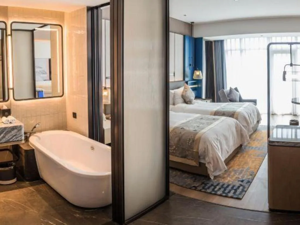 Bed in CITIC Jinling Hotel