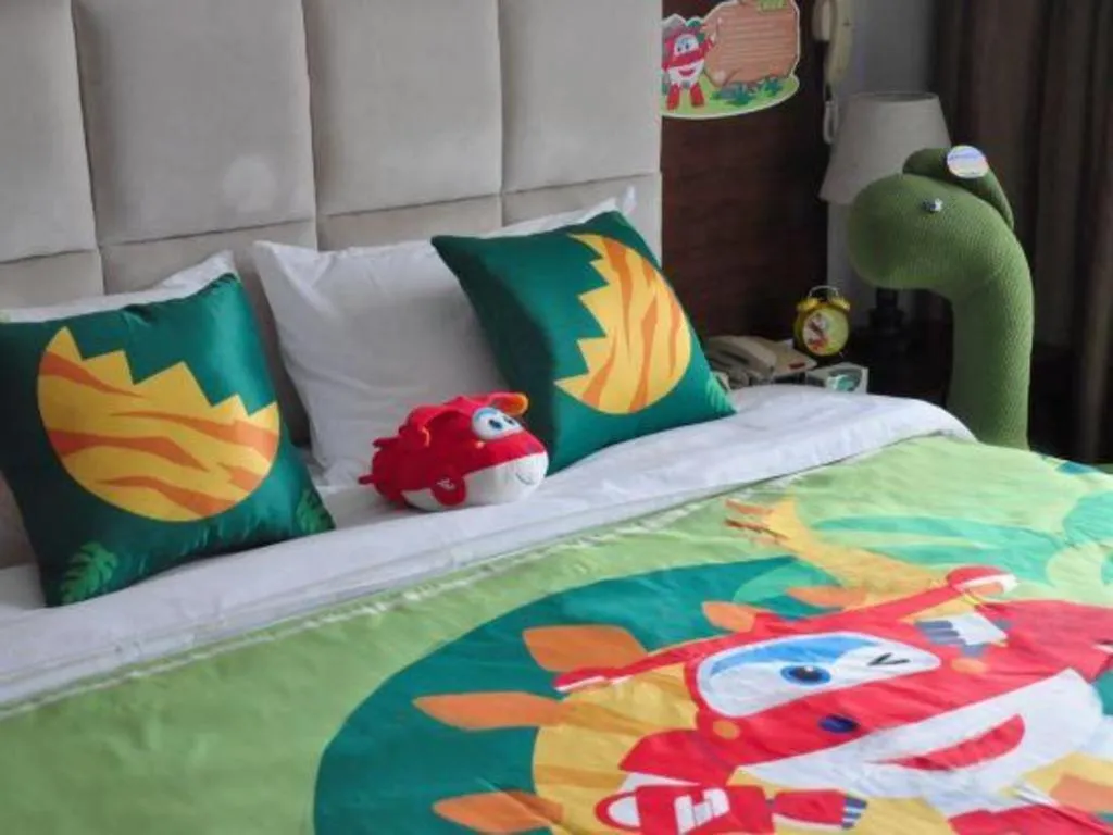 Bed in CITIC Jinling Hotel