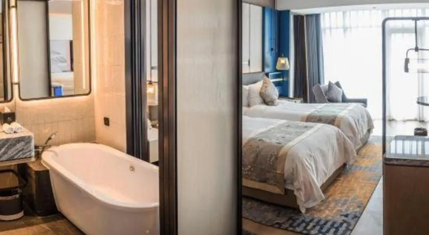 Bed in CITIC Jinling Hotel