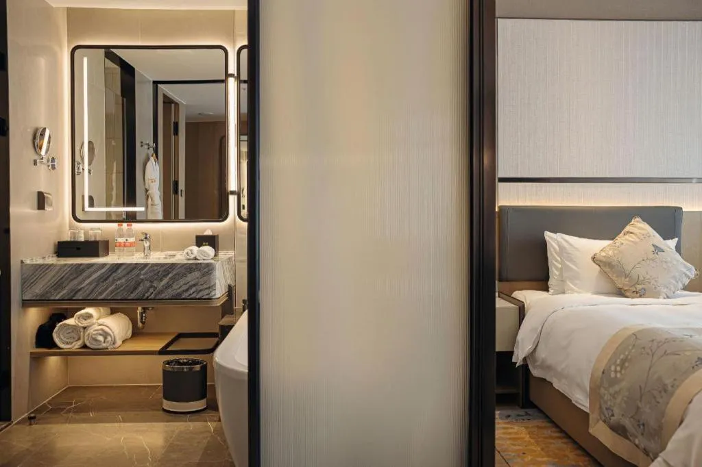 Bed in CITIC Jinling Hotel