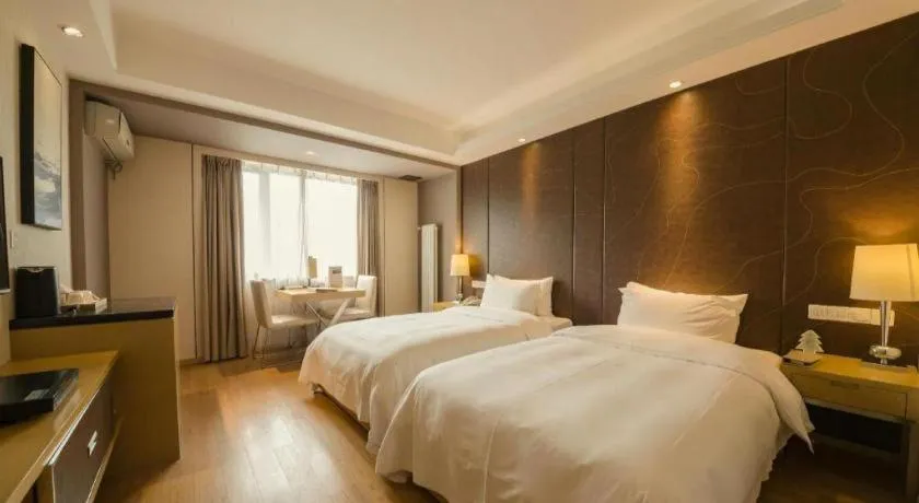 Bed in CITIC Jinling Hotel