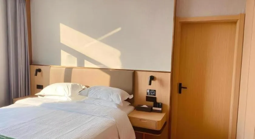 Bed in GreenTree Inn XuZhou PiZhou Dayunhe Decorative city PiXin(N) Road Express Hotel