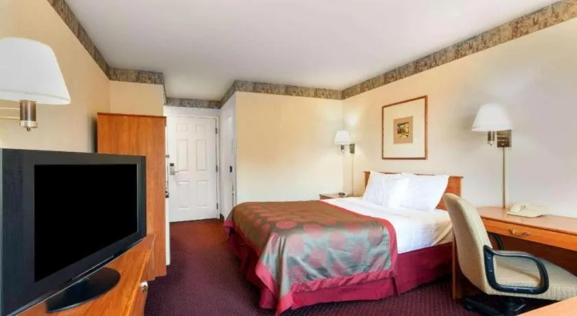 Bed in Ramada by Wyndham SeaTac Airport North